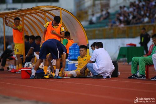 Tuyển thủ U22 Việt Nam của SLNA sớm chia tay V.League 2020 vì chấn thương