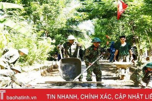 Bộ đội '3 cùng' với Nhân dân Hà Tĩnh xây dựng nông thôn mới