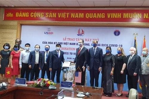 Hoa Kỳ trao tặng Việt Nam 100 máy thở phục vụ chống dịch COVID-19