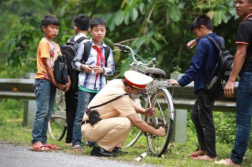 Sự hy sinh thầm lặng - Bài cuối: Vì bình yên trên mỗi cung đường