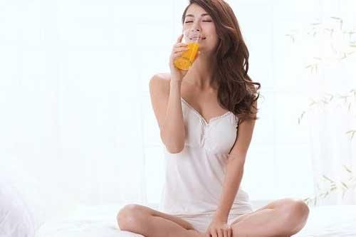 Chỉ cần uống 1 cốc nước này trước khi đi ngủ, mỡ thừa giảm nhanh, U50 có thể trẻ ra như 18 ngay sau 1 tuần