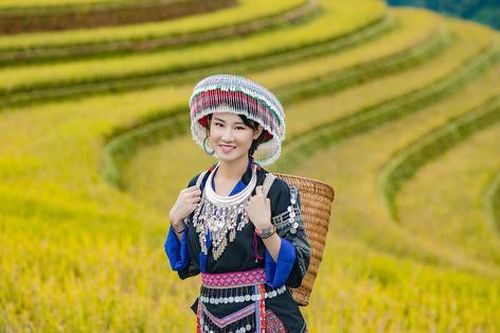 Hoa hậu Du lịch châu Á Phạm Lan Anh hóa thiếu nữ vùng cao