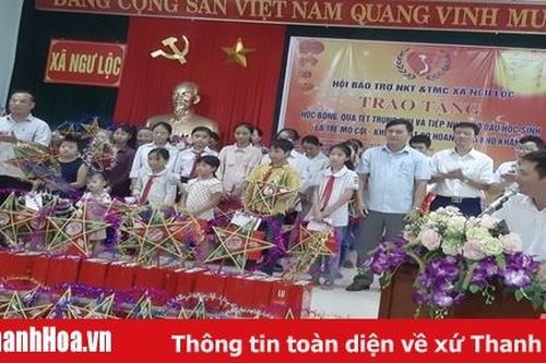 Tổ chức tết trung, tặng quà, học bổng cho trẻ mồ côi, trẻ khuyết tật