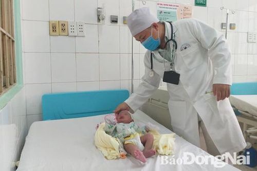 Mổ thành công cho bé sơ sinh có khối thoát vị não chẩm lớn