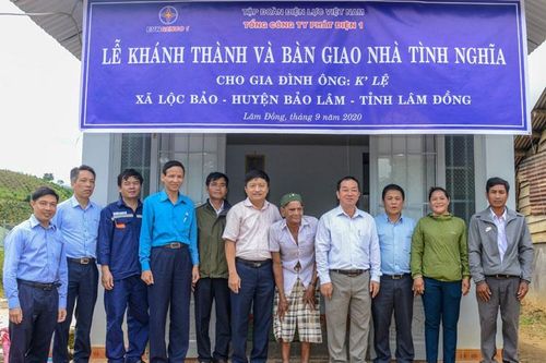 Tổng Công ty Phát điện 1 trao tặng 3 căn nhà Tình nghĩa cho các gia đình chính sách