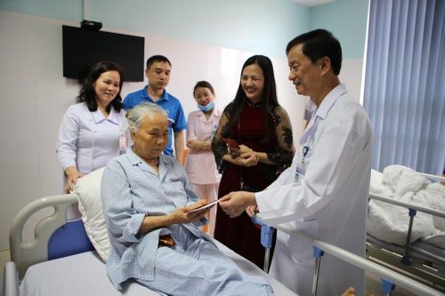 Bệnh viện Đa khoa Thanh Hóa: Xứng danh 'Anh hùng Lao động'