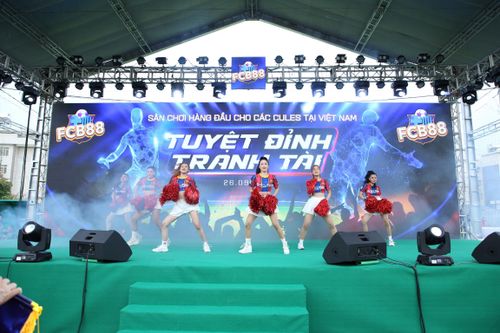 400 fan Barcelona tham gia ngày hội 'Tuyệt đỉnh tranh tài'