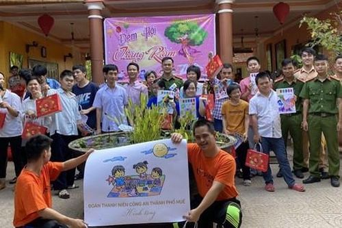 Huế: Mang Tết Trung thu đến với trẻ em có hoàn cảnh khó khăn, khuyết tật