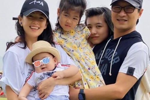 Chương Tử Di bất ngờ leo lên top tìm kiếm Weibo khi lần đầu khoe ảnh cận mặt quý tử