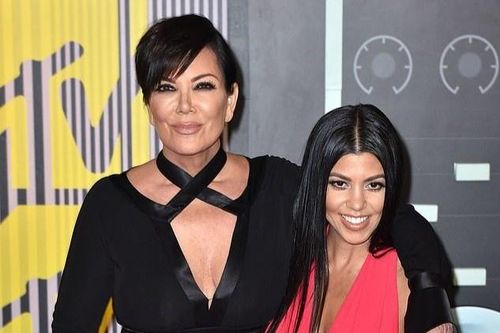 Mẹ con Kris Jenner bị kiện quấy rối tình dục