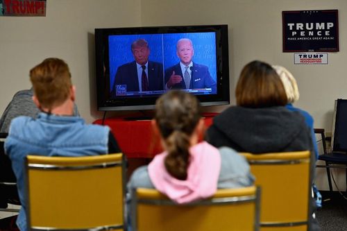 Người xem tranh luận Trump - Biden qua tivi sụt giảm so với năm 2016
