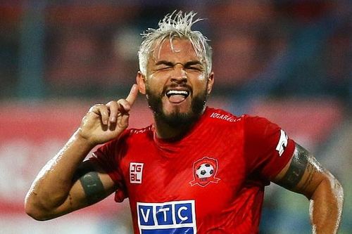 Diego Silva lập hat-trick vào lưới SLNA sau 8 trận tịt ngòi