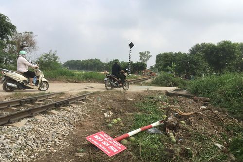 Vụ tai nạn ô tô chở học sinh đi trải nghiệm bị tàu hỏa đâm: Lỗi ban đầu thuộc về lái xe!