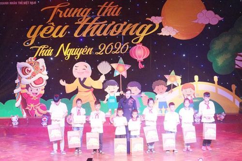 Trung thu yêu thương cho trẻ nghèo, khó khăn