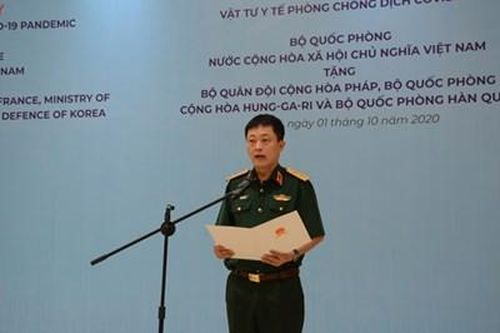 Trao tặng vật tư y tế phòng, chống dịch Covid-19 cho quân đội Pháp, Hungary và Hàn Quốc