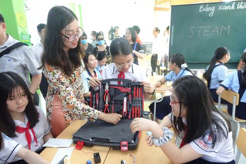 Quận 3 khai mạc Tuần lễ hưởng ứng học tập suốt đời và khánh thành phòng học STEM cho cộng đồng