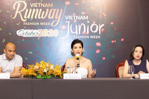 Hai tuần lễ thời trang đều mang chủ đề 'Rừng'