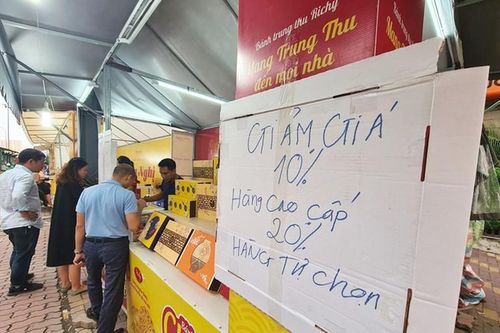 Giảm giá ngày cuối, bánh trung thu ở Hà Nội cũng chỉ 'lác đác' người mua