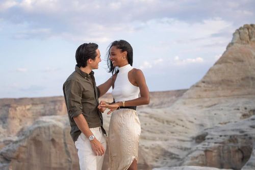 Thiên thần nội y Jasmine Tookes được bạn trai cầu hôn với nhẫn tiền tỉ