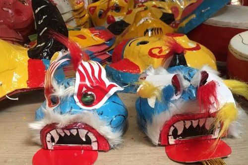 Thị trường ngày 1/10: Giá vàng tăng, mặt nạ đầu lân mini cháy hàng dịp Tết trung thu