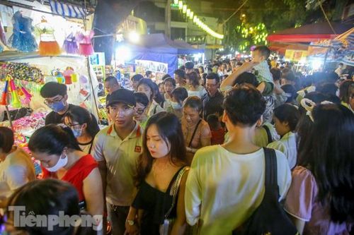 Không khí Trung thu ngập khắp phố phường Hà Nội