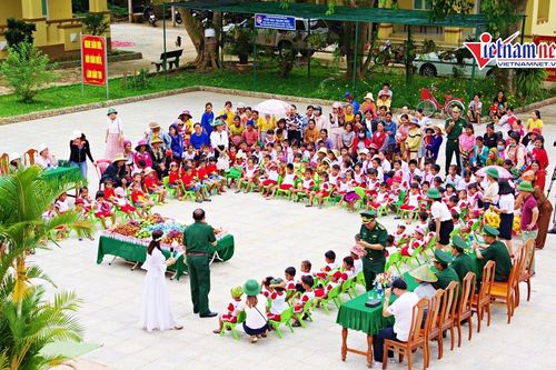 Trung thu xúc động của trẻ em nghèo nơi biên cương