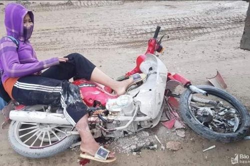 Nữ sinh ở Nghệ An bị xe tải cán gãy chân trên đường đi học