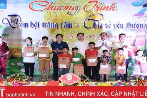 Nhiều phần quà ý nghĩa dành tặng các thiếu niên, nhi đồng ở Lộc Hà