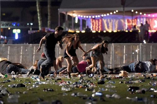 Các nạn nhân vụ xả súng tại Mandalay Bay được bồi thường 800 triệu USD