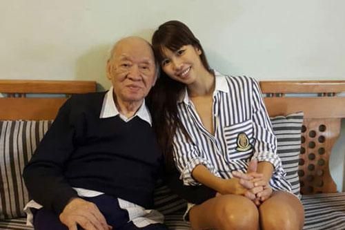 Mất ông, siêu mẫu Hà Anh bùi ngùi nhận ra nhiều điều