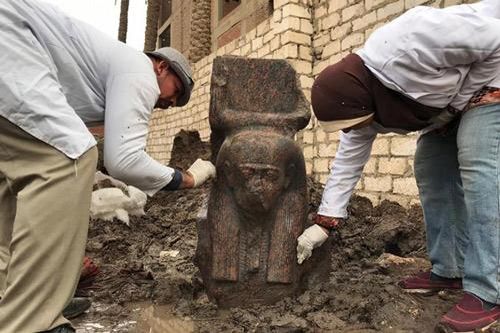 Ai Cập phát hiện tượng bán thân quý hiếm của vị Vua cổ đại nổi tiếng Ramses II