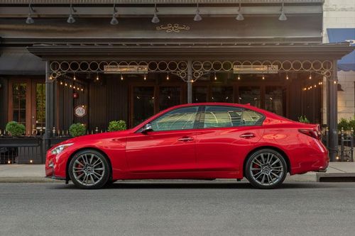 Sedan đẹp long lanh, công suất 400 mã lực, giá gần 1,3 tỷ