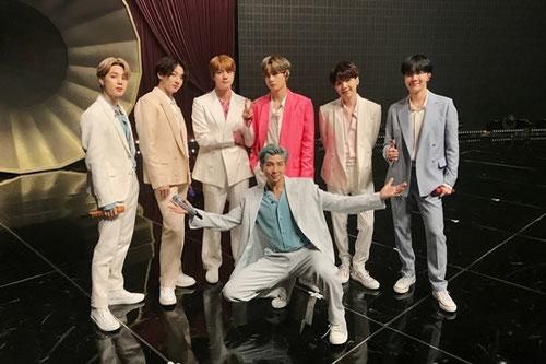 BTS quan tâm GFriend hay chỉ là 'lỗi đánh máy' của Big Hit?