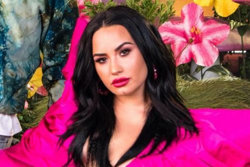 Demi Lovato vẫn chưa thoát vận xui, đem hết nỗi lòng hát lên trong bản tình ca tan vỡ mới