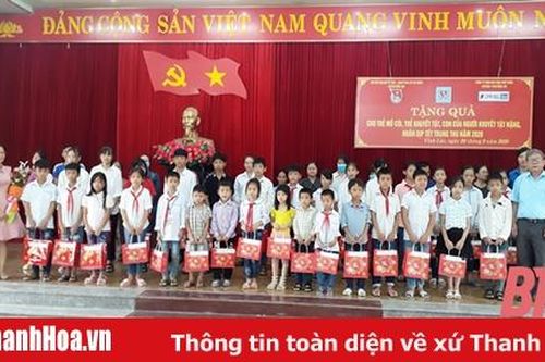 Huyện Vĩnh Lộc tặng quà tết trung thu cho trẻ em khuyết tật, trẻ mồ côi