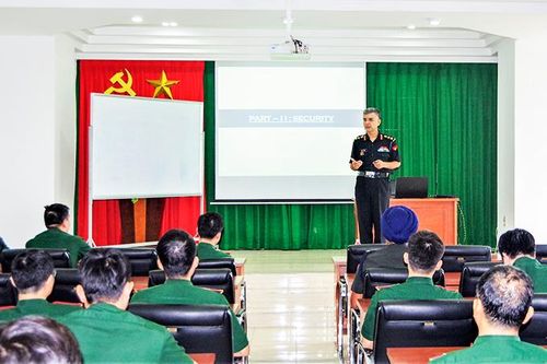 Chuyên gia Ấn Độ giới thiệu chuyên đề về thông tin mạng