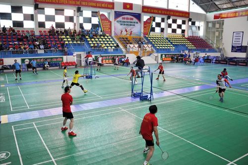 Gần 160 VĐV tham gia Giải Cầu lông các nhà quản lý và trung cao tuổi