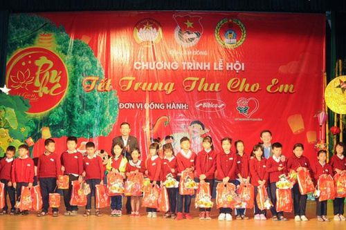 Gần 700 thiếu nhi tham gia lễ hội 'Tết Trung thu cho em'