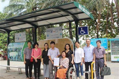 Khánh thành và đưa vào hoạt động 3 nhà chờ xe buýt mô hình tiếp cận