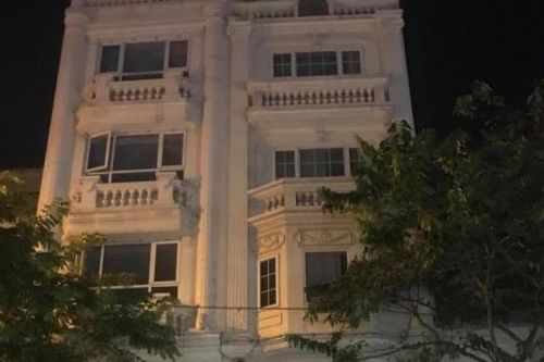 Buồn thảm loạt khách sạn đêm không sáng đèn trên phố cổ Hà Nội
