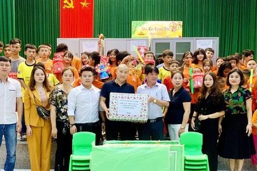 Tết Trung thu, Báo GĐ&XH trao hơn 20 triệu đồng của nhà hảo tâm tới trẻ em khó khăn SOS Hà Tĩnh