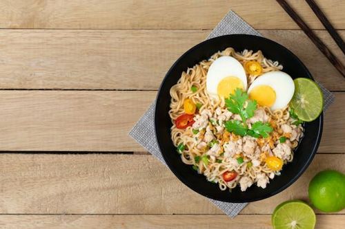 'Lầm tưởng' chuyện mì ăn liền gây nóng