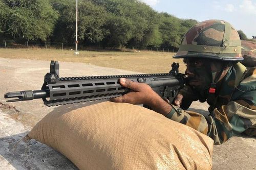 Ấn Độ trang bị 72.000 súng trường tấn công Mỹ cho binh lính giáp biên