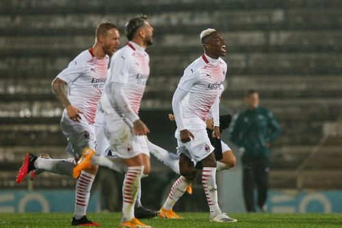 Tottenham vào vòng bảng Europa League sau trận thắng 7-2