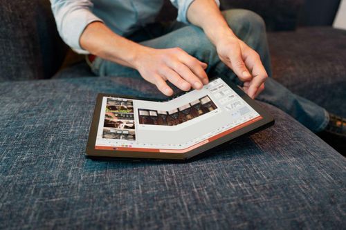 Laptop màn hình gập của Lenovo có giá 2.499 USD