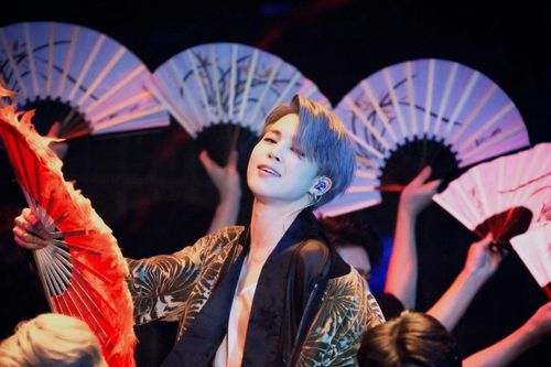 BTS được khen khi nhiều lần mặc hanbok lên sân khấu
