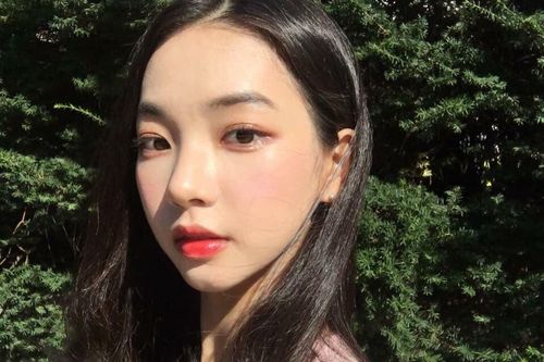 Nữ thực tập sinh chê ngoại hình của BTS