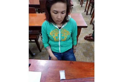 Bắt 'ma nữ' trữ 250 tép ma túy