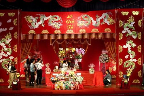 Hậu giỗ Tổ sân khấu: Ông Tổ là ai?