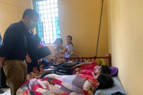 Lào Cai: 57 học sinh nhập viện nghi do ngộ độc thực phẩm